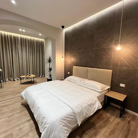 Enzo Rooms & Apartment Blloku Тирана Экстерьер фото