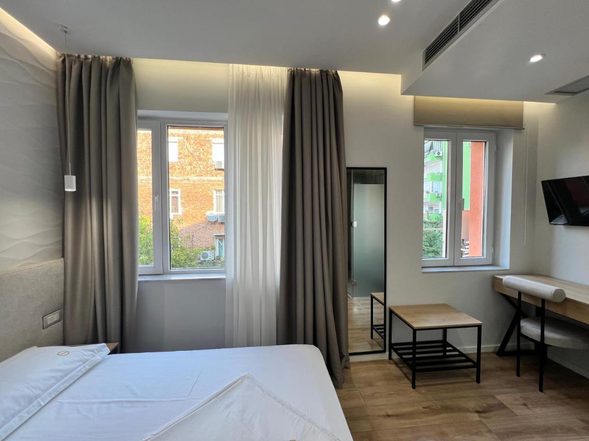 Enzo Rooms & Apartment Blloku Тирана Экстерьер фото