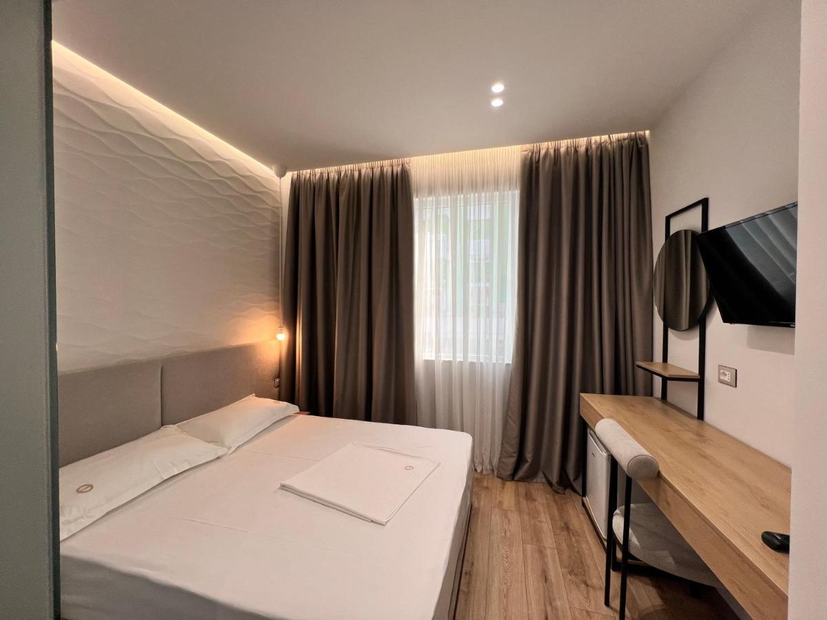 Enzo Rooms & Apartment Blloku Тирана Экстерьер фото