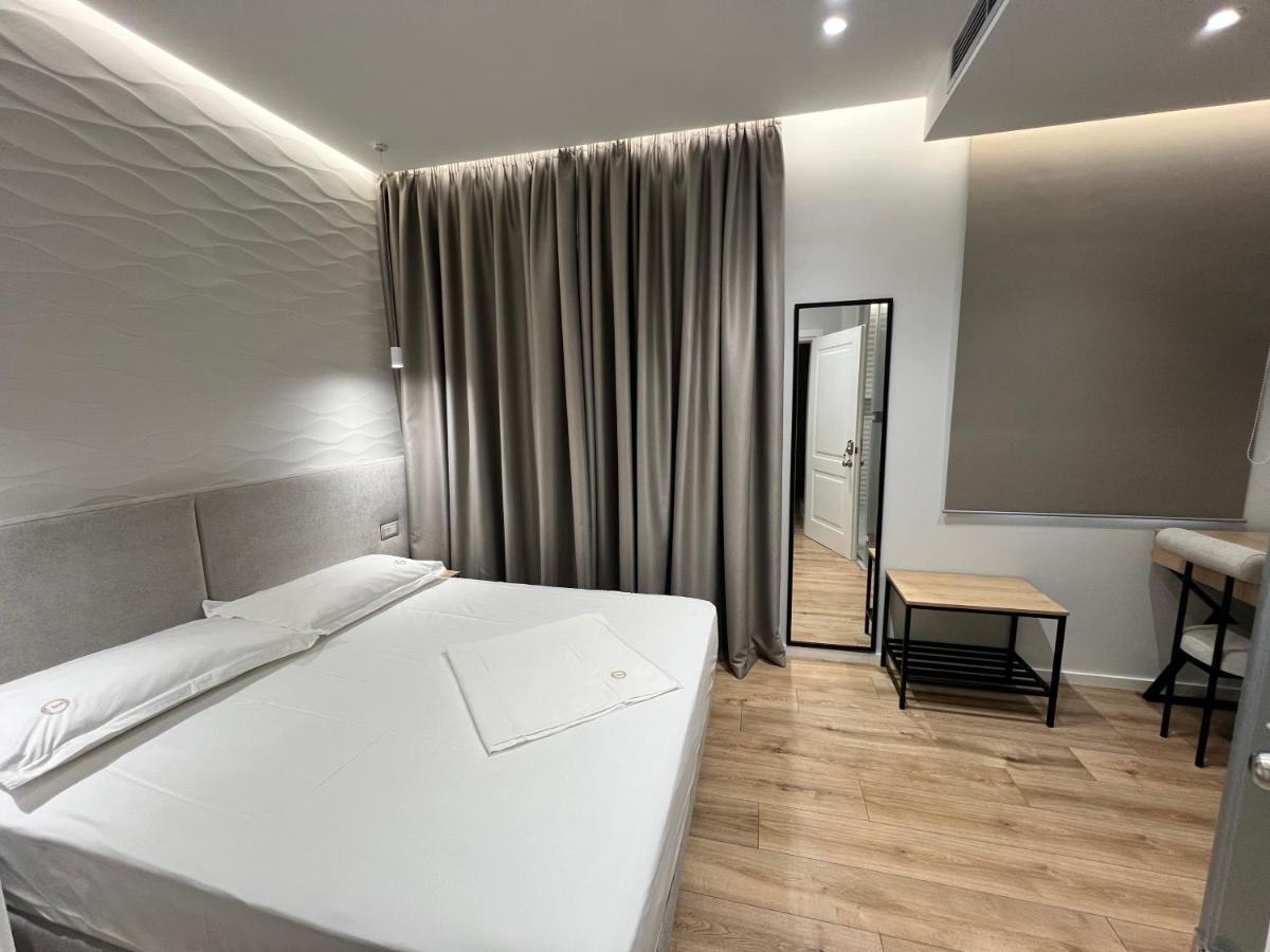 Enzo Rooms & Apartment Blloku Тирана Экстерьер фото