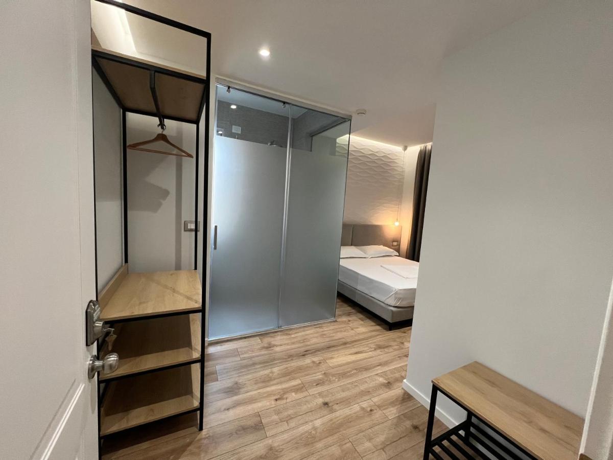 Enzo Rooms & Apartment Blloku Тирана Экстерьер фото