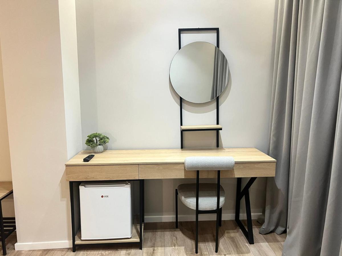 Enzo Rooms & Apartment Blloku Тирана Экстерьер фото