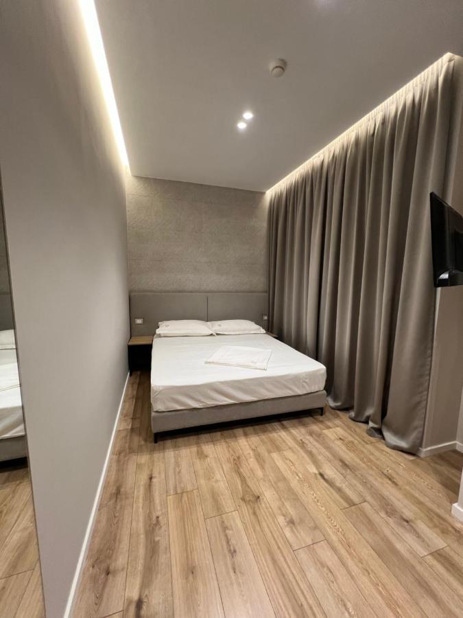 Enzo Rooms & Apartment Blloku Тирана Экстерьер фото