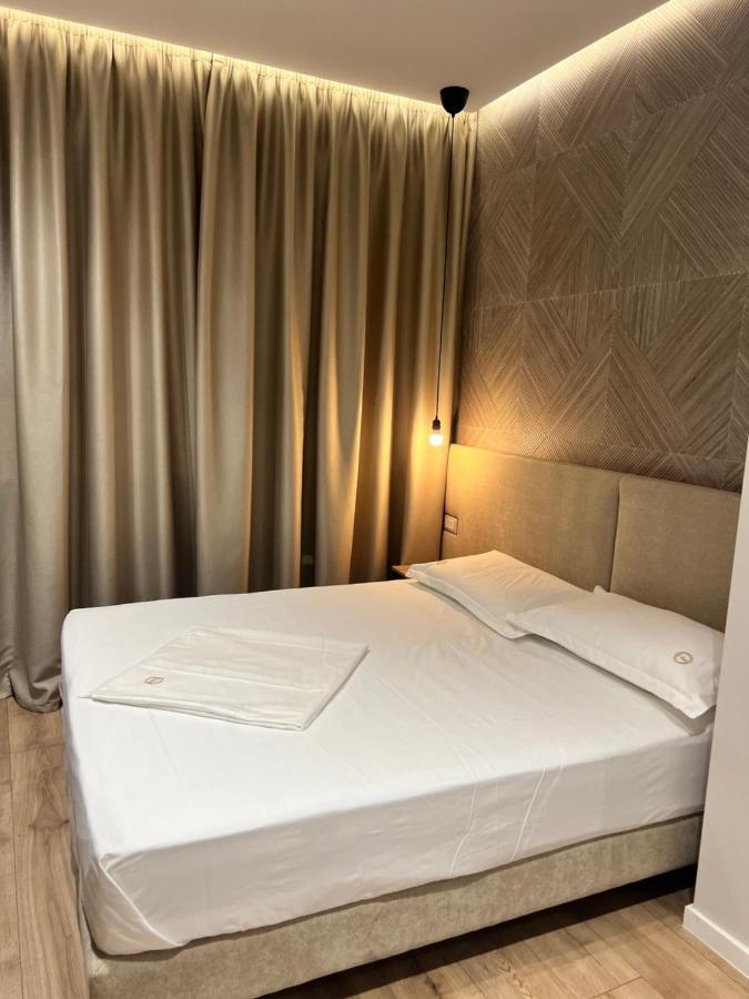 Enzo Rooms & Apartment Blloku Тирана Экстерьер фото