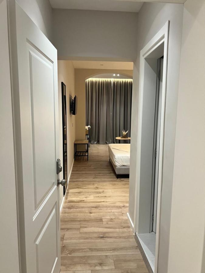 Enzo Rooms & Apartment Blloku Тирана Экстерьер фото