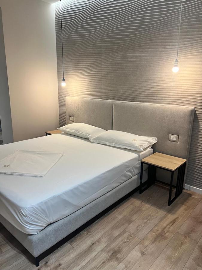 Enzo Rooms & Apartment Blloku Тирана Экстерьер фото