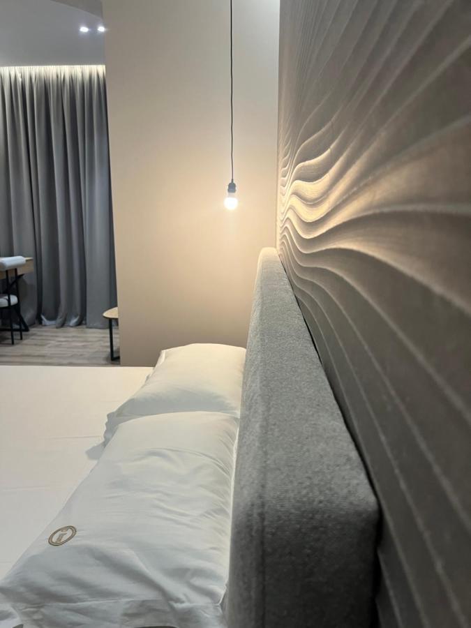 Enzo Rooms & Apartment Blloku Тирана Экстерьер фото