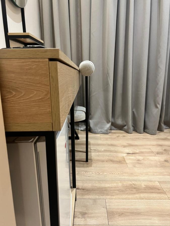 Enzo Rooms & Apartment Blloku Тирана Экстерьер фото