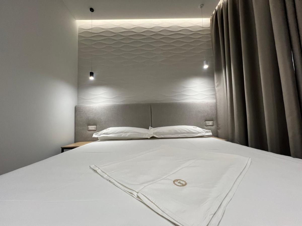 Enzo Rooms & Apartment Blloku Тирана Экстерьер фото