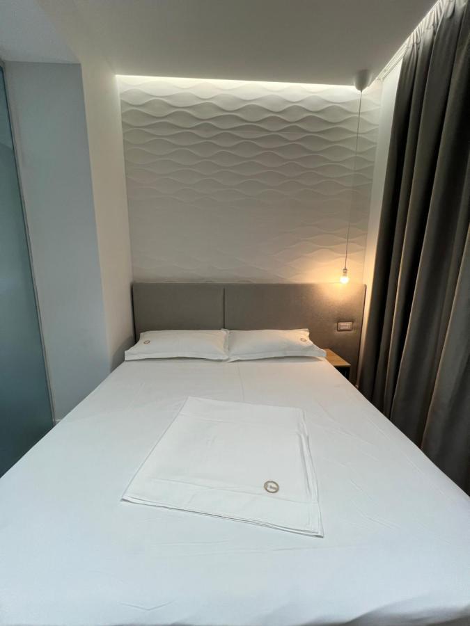 Enzo Rooms & Apartment Blloku Тирана Экстерьер фото