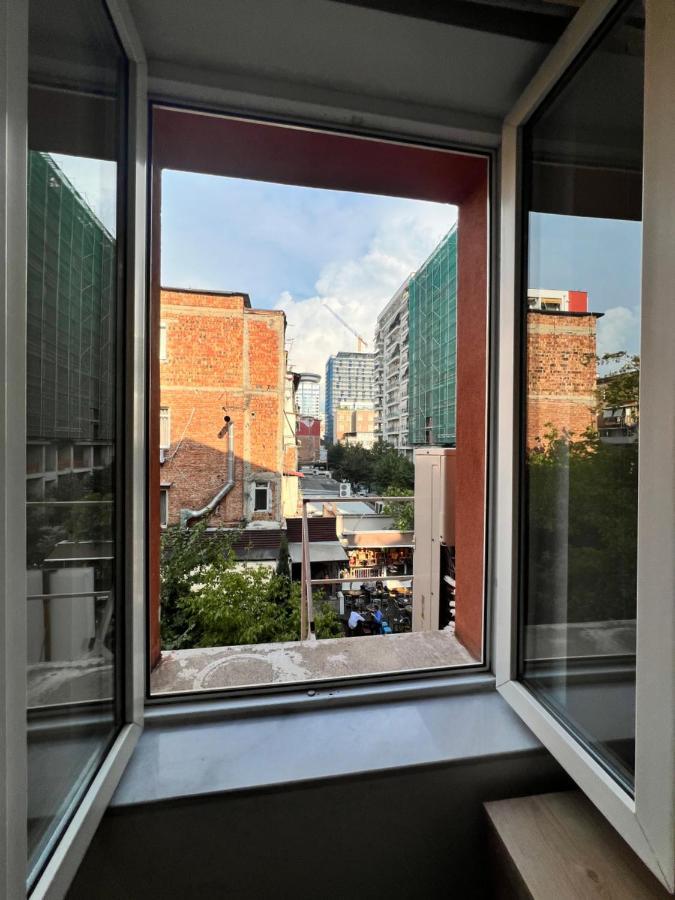 Enzo Rooms & Apartment Blloku Тирана Экстерьер фото