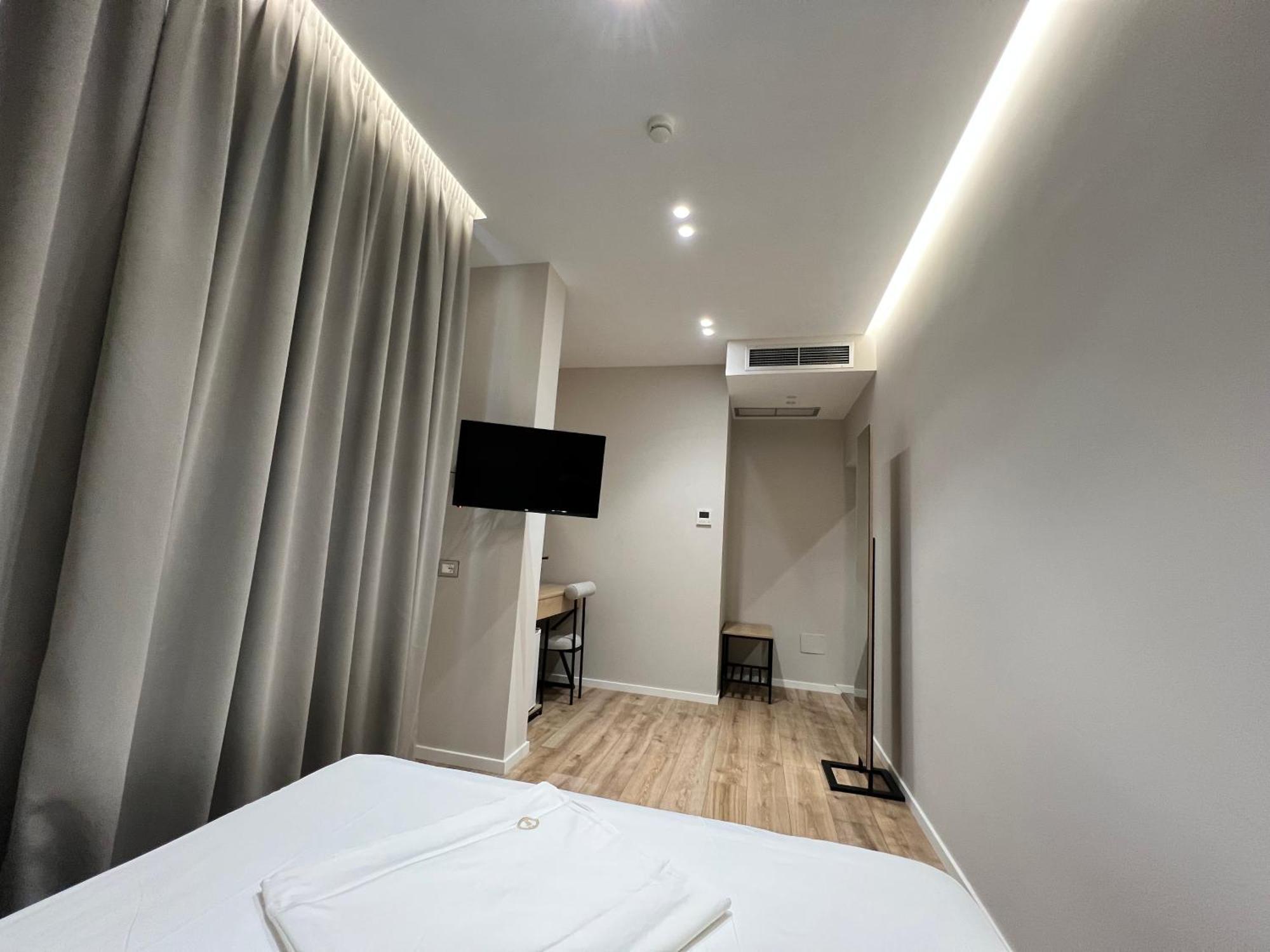 Enzo Rooms & Apartment Blloku Тирана Экстерьер фото