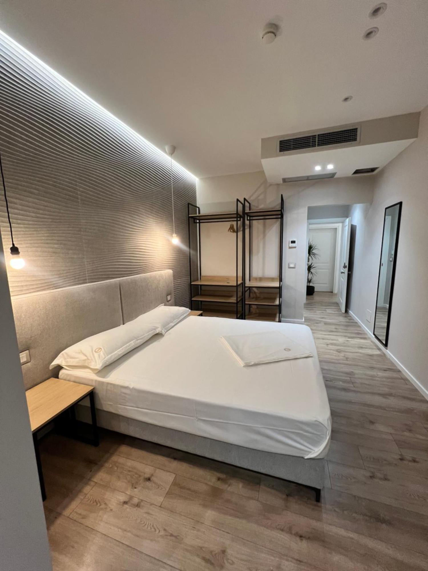 Enzo Rooms & Apartment Blloku Тирана Экстерьер фото